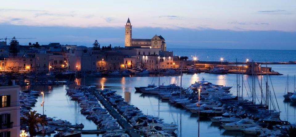 Affittacamere La Cattedrale Sul Mare Trani Exterior photo